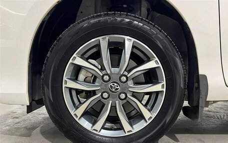 Toyota Yaris, 2022 год, 1 170 000 рублей, 14 фотография