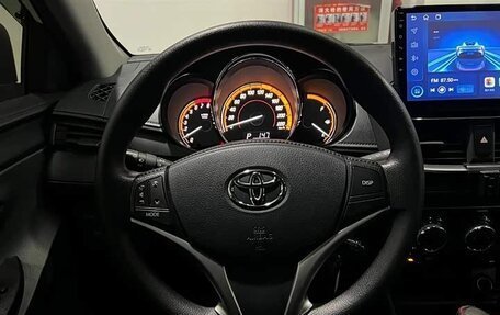 Toyota Yaris, 2022 год, 1 170 000 рублей, 13 фотография