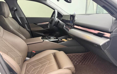 BMW 5 серия, 2024 год, 5 502 454 рублей, 12 фотография