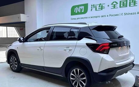 Toyota Yaris, 2022 год, 1 300 000 рублей, 3 фотография