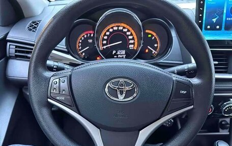Toyota Yaris, 2022 год, 1 300 000 рублей, 14 фотография