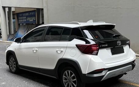 Toyota Yaris, 2022 год, 1 450 000 рублей, 3 фотография