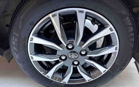Toyota Yaris, 2022 год, 1 300 000 рублей, 17 фотография