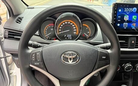 Toyota Yaris, 2022 год, 1 450 000 рублей, 8 фотография