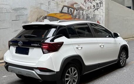 Toyota Yaris, 2022 год, 1 450 000 рублей, 7 фотография