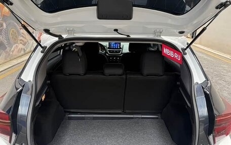 Toyota Yaris, 2022 год, 1 450 000 рублей, 18 фотография