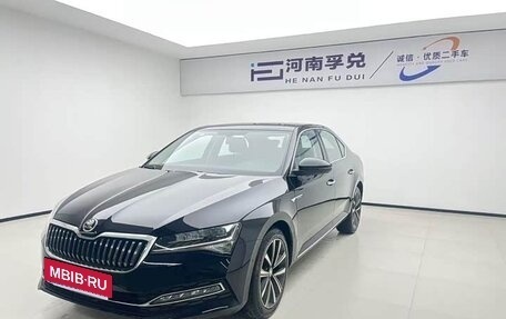 Skoda Superb III рестайлинг, 2024 год, 2 400 000 рублей, 3 фотография