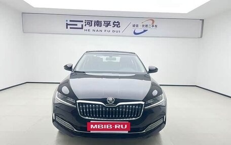 Skoda Superb III рестайлинг, 2024 год, 2 400 000 рублей, 2 фотография