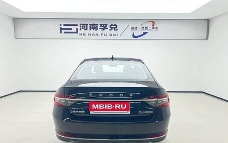 Skoda Superb III рестайлинг, 2024 год, 2 400 000 рублей, 5 фотография