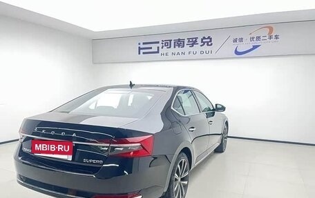 Skoda Superb III рестайлинг, 2024 год, 2 400 000 рублей, 6 фотография