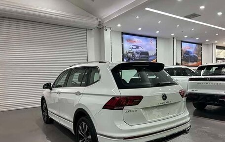 Volkswagen Tiguan II, 2025 год, 3 808 261 рублей, 3 фотография