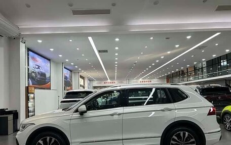 Volkswagen Tiguan II, 2025 год, 3 808 261 рублей, 4 фотография