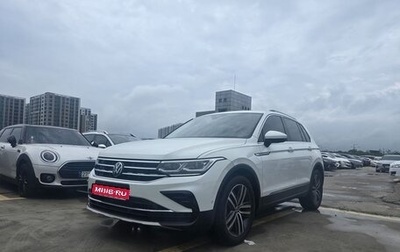 Volkswagen Tiguan II, 2023 год, 3 881 000 рублей, 1 фотография