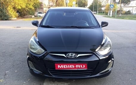 Hyundai Solaris II рестайлинг, 2012 год, 640 000 рублей, 1 фотография