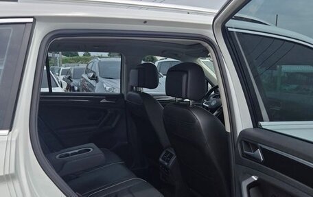 Volkswagen Tiguan II, 2023 год, 3 881 000 рублей, 6 фотография