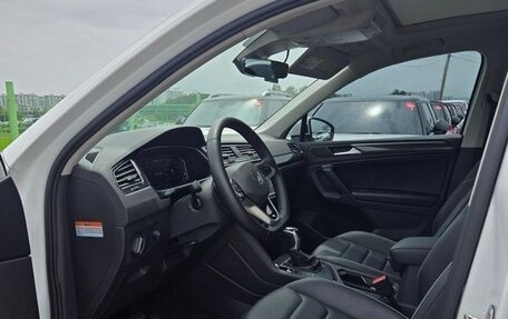 Volkswagen Tiguan II, 2023 год, 3 881 000 рублей, 5 фотография