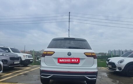Volkswagen Tiguan II, 2023 год, 3 881 000 рублей, 4 фотография