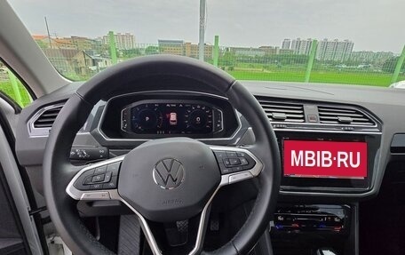Volkswagen Tiguan II, 2023 год, 3 881 000 рублей, 8 фотография