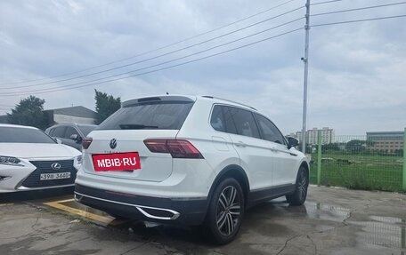 Volkswagen Tiguan II, 2023 год, 3 881 000 рублей, 3 фотография