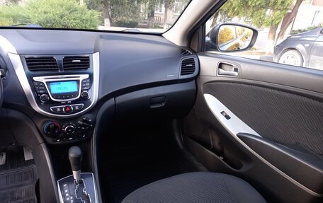 Hyundai Solaris II рестайлинг, 2012 год, 640 000 рублей, 12 фотография