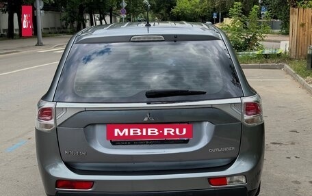 Mitsubishi Outlander III рестайлинг 3, 2012 год, 990 000 рублей, 4 фотография