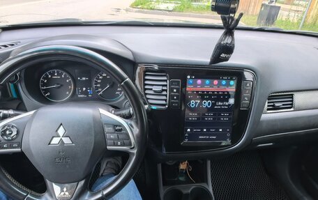 Mitsubishi Outlander III рестайлинг 3, 2012 год, 990 000 рублей, 12 фотография