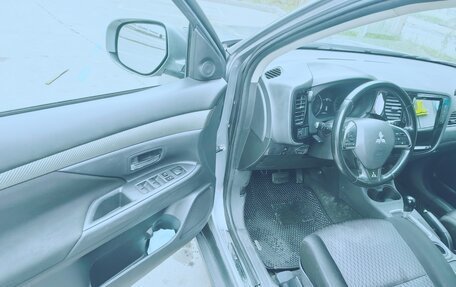 Mitsubishi Outlander III рестайлинг 3, 2012 год, 990 000 рублей, 8 фотография