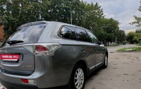 Mitsubishi Outlander III рестайлинг 3, 2012 год, 990 000 рублей, 7 фотография