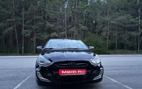 Hyundai Solaris II рестайлинг, 2014 год, 830 000 рублей, 3 фотография