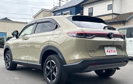 Honda Vezel, 2022 год, 1 930 000 рублей, 4 фотография