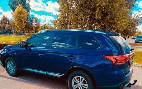 Mitsubishi Outlander III рестайлинг 3, 2015 год, 1 650 000 рублей, 2 фотография