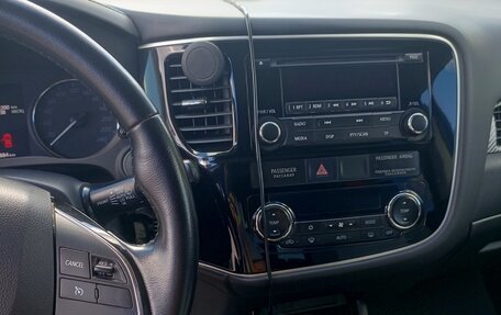 Mitsubishi Outlander III рестайлинг 3, 2015 год, 1 650 000 рублей, 7 фотография