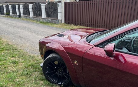 Dodge Challenger III рестайлинг 2, 2020 год, 7 500 000 рублей, 3 фотография