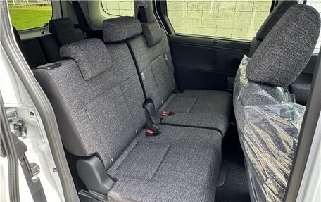 Toyota Sienta, 2026 год, 2 300 000 рублей, 24 фотография