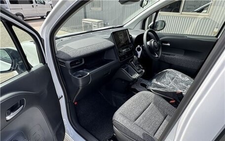 Toyota Sienta, 2026 год, 2 300 000 рублей, 19 фотография