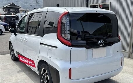 Toyota Sienta, 2026 год, 2 300 000 рублей, 29 фотография