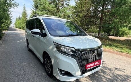 Toyota Esquire I, 2019 год, 2 490 000 рублей, 2 фотография