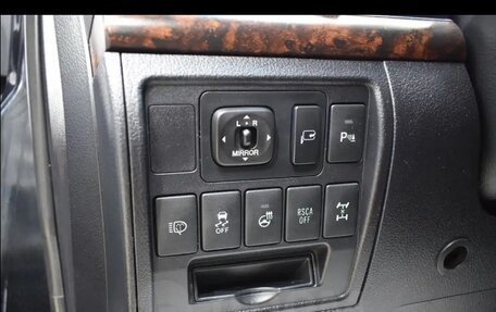 Toyota Land Cruiser 200, 2013 год, 4 590 000 рублей, 7 фотография