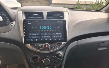 Hyundai Solaris II рестайлинг, 2014 год, 1 100 000 рублей, 10 фотография