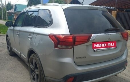 Mitsubishi Outlander III рестайлинг 3, 2015 год, 1 450 000 рублей, 5 фотография