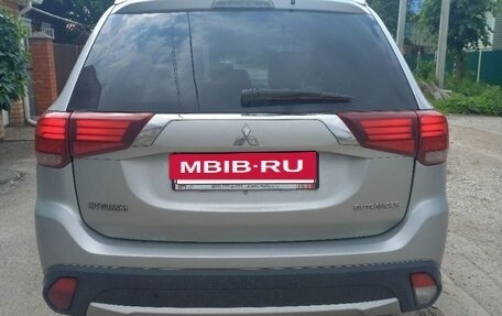 Mitsubishi Outlander III рестайлинг 3, 2015 год, 1 450 000 рублей, 3 фотография