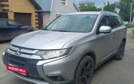 Mitsubishi Outlander III рестайлинг 3, 2015 год, 1 450 000 рублей, 2 фотография