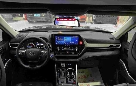 Toyota Highlander, 2025 год, 5 300 000 рублей, 10 фотография