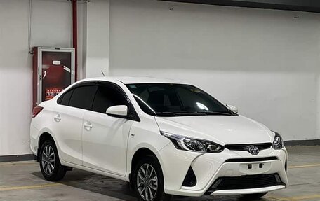 Toyota Yaris, 2022 год, 933 000 рублей, 3 фотография