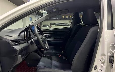 Toyota Yaris, 2022 год, 933 000 рублей, 11 фотография