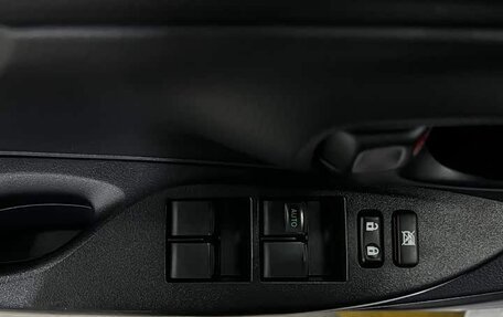 Toyota Yaris, 2022 год, 933 000 рублей, 10 фотография
