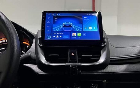 Toyota Yaris, 2022 год, 933 000 рублей, 16 фотография