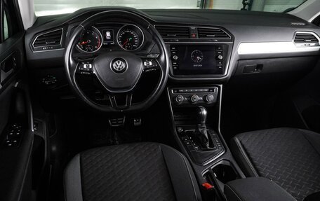 Volkswagen Tiguan II, 2018 год, 2 197 000 рублей, 6 фотография