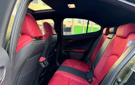 Lexus UX I, 2022 год, 2 135 500 рублей, 11 фотография