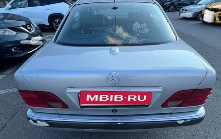 Mercedes-Benz E-Класс, 1996 год, 602 000 рублей, 3 фотография